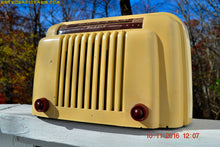 Load image into Gallery viewer, SOLD! - Dec 3, 2016 - SMART LOOKING 1947 Ivory Bendix Aviation Model 110W Bakelite AM Tube AM Radio Works Great! - [product_type} - Bendix Aviation - Retro Radio Farm