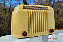 Load image into Gallery viewer, SOLD! - Dec 3, 2016 - SMART LOOKING 1947 Ivory Bendix Aviation Model 110W Bakelite AM Tube AM Radio Works Great! - [product_type} - Bendix Aviation - Retro Radio Farm