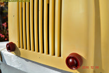 Charger l&#39;image dans la galerie, SOLD! - Dec 3, 2016 - SMART LOOKING 1947 Ivory Bendix Aviation Model 110W Bakelite AM Tube AM Radio Works Great! - [product_type} - Bendix Aviation - Retro Radio Farm