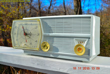 画像をギャラリービューアに読み込む, SOLD! - Oct. 25, 2018 - Paper White RCA Victor 8-C-5E Clock Radio 1959 Tube AM Clock Radio - [product_type} - RCA Victor - Retro Radio Farm