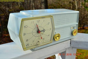 SOLD! - Oct. 25, 2018 - Paper White RCA Victor 8-C-5E Clock Radio 1959 Tube AM Clock Radio - [product_type} - RCA Victor - Retro Radio Farm