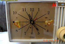 画像をギャラリービューアに読み込む, SOLD! - Aug 21, 2018 - IVORY Mid Century Retro Vintage Antique Motorola 1957 Model 57CF1 Clock Radio Tube AM Clock Radio Near Mint! - [product_type} - Motorola - Retro Radio Farm