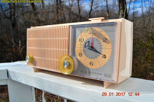 売れました！ -2017/12/15- ローズピンク ミッドセンチュリー ヴィンテージ レトロ アンティーク 1962年 RCA ビクターモデル RGD20R 真空管 AM クロック ラジオ 音がいい!