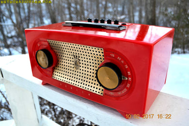 売れました！ - 2017/12/6 - CANDY APPLE RED ミッドセンチュリー レトロ Jetsons ヴィンテージ 1955 Zenith モデル R511-F AM 真空管ラジオ 素晴らしい状態です。