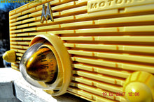 Charger l&#39;image dans la galerie, SOLD! - Dec. 18, 2017 - IVORY Mid Century Retro Jetsons 1957 Motorola 56H Turbine Tube AM Radio Works Amazing! - [product_type} - Motorola - Retro Radio Farm