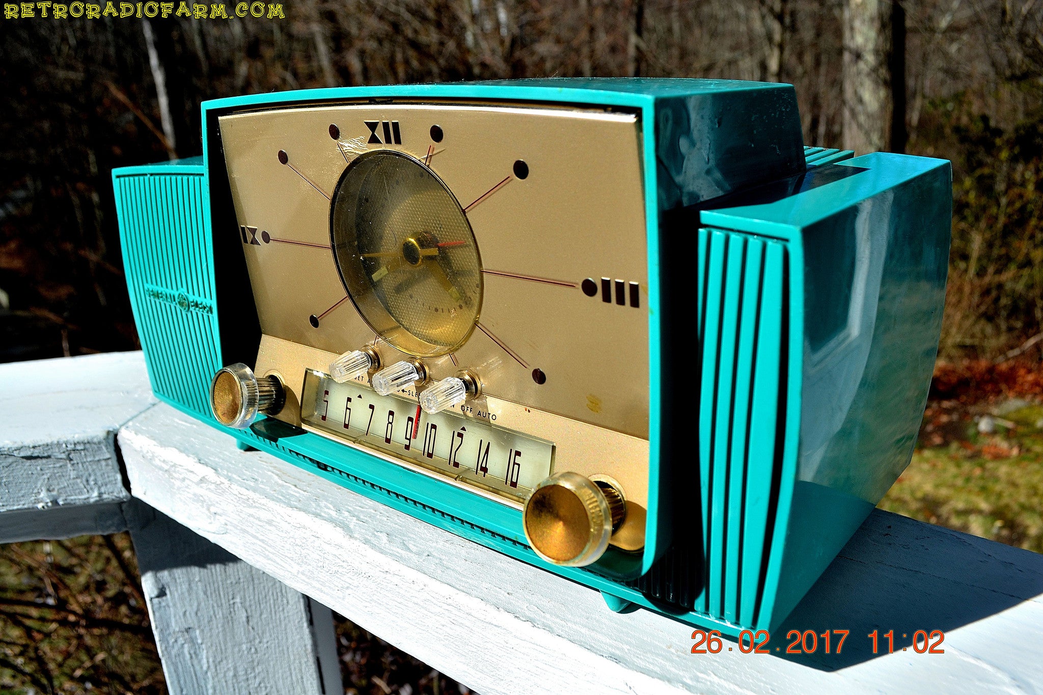 SOLD! - April 17, 2017 - TURQUOISE Mid Century Jetsons 1957 General Electric Model 914 Tube AM Clock Radio Sweet! - [product_type} - General Electric - Retro Radio Farm