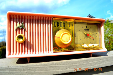 SOLD! - June 3, 2014 - BEAUTIFUL POWDER PINK Retro Jetsons 1957 Motorola 57CC Tube AM Clock Radio WORKS!