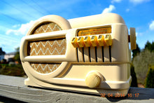 Load image into Gallery viewer, SOLD! - June 2, 2014 - BEAUTIFUL Art Deco 1939 Rabbit Belmont 519 Bakelite AM Tube Radio Works! - [product_type} - Belmont - Retro Radio Farm