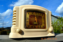 Load image into Gallery viewer, SOLD! - July 21, 2014 - BEAUTIFUL Art Deco Ivory Bakelite 1946 Truetone Stratascope D2611 AM Tube Radio Works! - [product_type} - Truetone - Retro Radio Farm