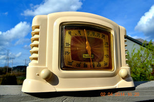 SOLD! - July 21, 2014 - BEAUTIFUL Art Deco Ivory Bakelite 1946 Truetone Stratascope D2611 AM Tube Radio Works! - [product_type} - Truetone - Retro Radio Farm