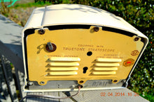 Charger l&#39;image dans la galerie, SOLD! - July 21, 2014 - BEAUTIFUL Art Deco Ivory Bakelite 1946 Truetone Stratascope D2611 AM Tube Radio Works! - [product_type} - Truetone - Retro Radio Farm