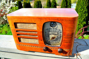 SOLD! - Dec 12, 2014 - BEAUTIFUL Wood Art Deco Retro 1946 Detrola 212 AM Tube Radio Tuning Eye Works! - [product_type} - Detrola - Retro Radio Farm