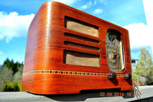 Load image into Gallery viewer, SOLD! - Dec 12, 2014 - BEAUTIFUL Wood Art Deco Retro 1946 Detrola 212 AM Tube Radio Tuning Eye Works! - [product_type} - Detrola - Retro Radio Farm