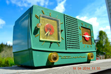 画像をギャラリービューアに読み込む, SOLD! - Dec 30, 2014 - GUMBY GREEN Retro Jetsons 1955 Westinghouse H-385T5 Tube AM Clock Radio WORKS! - [product_type} - Westinghouse - Retro Radio Farm