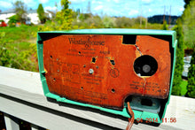 画像をギャラリービューアに読み込む, SOLD! - Dec 30, 2014 - GUMBY GREEN Retro Jetsons 1955 Westinghouse H-385T5 Tube AM Clock Radio WORKS! - [product_type} - Westinghouse - Retro Radio Farm