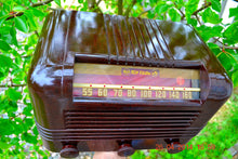 Charger l&#39;image dans la galerie, SOLD! - May 25 2014 - BEAUTIFUL PRISTINE Rare Art Deco Retro 1940 RCA Victor 15X AM Tube Radio Works! Wow! - [product_type} - RCA Victor - Retro Radio Farm