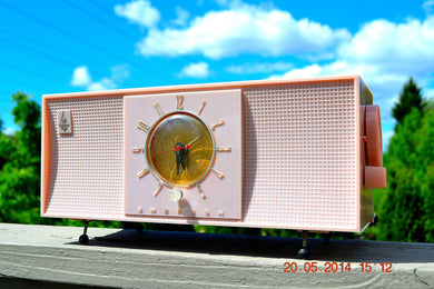 売れました！ - 2015 年 4 月 8 日 - ティファニーで朝食をのレトロな 1956 年製エマーソン 824 真空管 AM クロック ラジオが完全に復元されました。