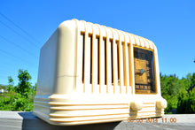 Charger l&#39;image dans la galerie, SOLD! - Oct 17, 2014 - BEAUTIFUL Art Deco 1940 Westinghouse WR-176 Plaskon AM Tube Radio Works! - [product_type} - Westinghouse - Retro Radio Farm