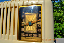 Charger l&#39;image dans la galerie, SOLD! - Oct 17, 2014 - BEAUTIFUL Art Deco 1940 Westinghouse WR-176 Plaskon AM Tube Radio Works! - [product_type} - Westinghouse - Retro Radio Farm