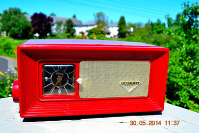 売れました！ - 2015 年 4 月 8 日 - ワイルド チェリー レッド レトロ ジェットソンズ 1950 年代のデュモン管 AM クロック ラジオが完全に復元されました。