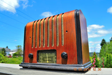 売れました！ - 2015 年 9 月 17 日 - 美しい木製アールデコ調レトロ 1930 年代または 40 年代の Kadette モデル 76 AM 真空管ラジオが完全に復元されました。おお！