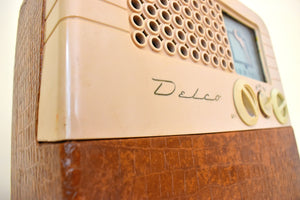 タン リザード スキン ウッド 1946 デルコ モデル R-1409 ポータブル真空管 AM ラジオのサウンドは素晴らしく、素晴らしいプラスの状態です。