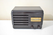 Load image into Gallery viewer, Sable Brown Bakelite 1939 Detrola Model A11 Vacuum Tube AM Radio Relic Excellent Condition Works!