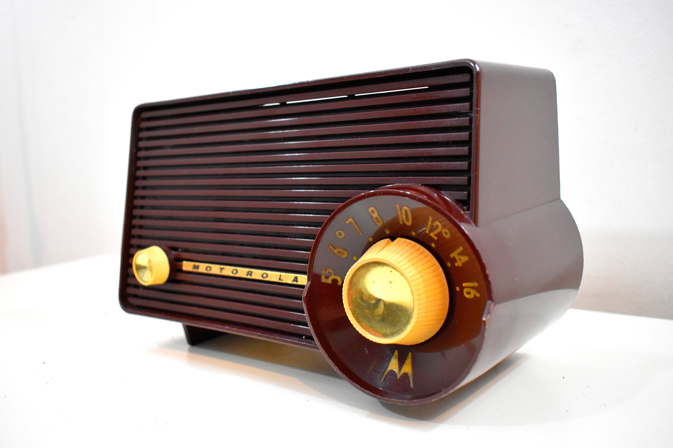 Monza Brown Dragster 1957-58 Motorola Model 5T22W Vacuum Tube AM Radio Top 10 Cute List!