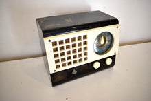 Load image into Gallery viewer, Onyx Green and Gold Catalin 1946 Emerson Model 520 Vacuum Tube AM Radio Sounds Great! Excellent Condition!