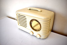 Charger l&#39;image dans la galerie, Carrara Ivory 1949 Emerson Model 581 Plaskon AM Vacuum Tube Radio Golden Age Beauty in Stellar Condition and Sounding!