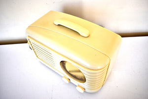 Carrara Ivory 1949 Emerson Model 581 Plaskon AM Vacuum Tube Radio Golden Age Beauty in Stellar Condition and Sounding!