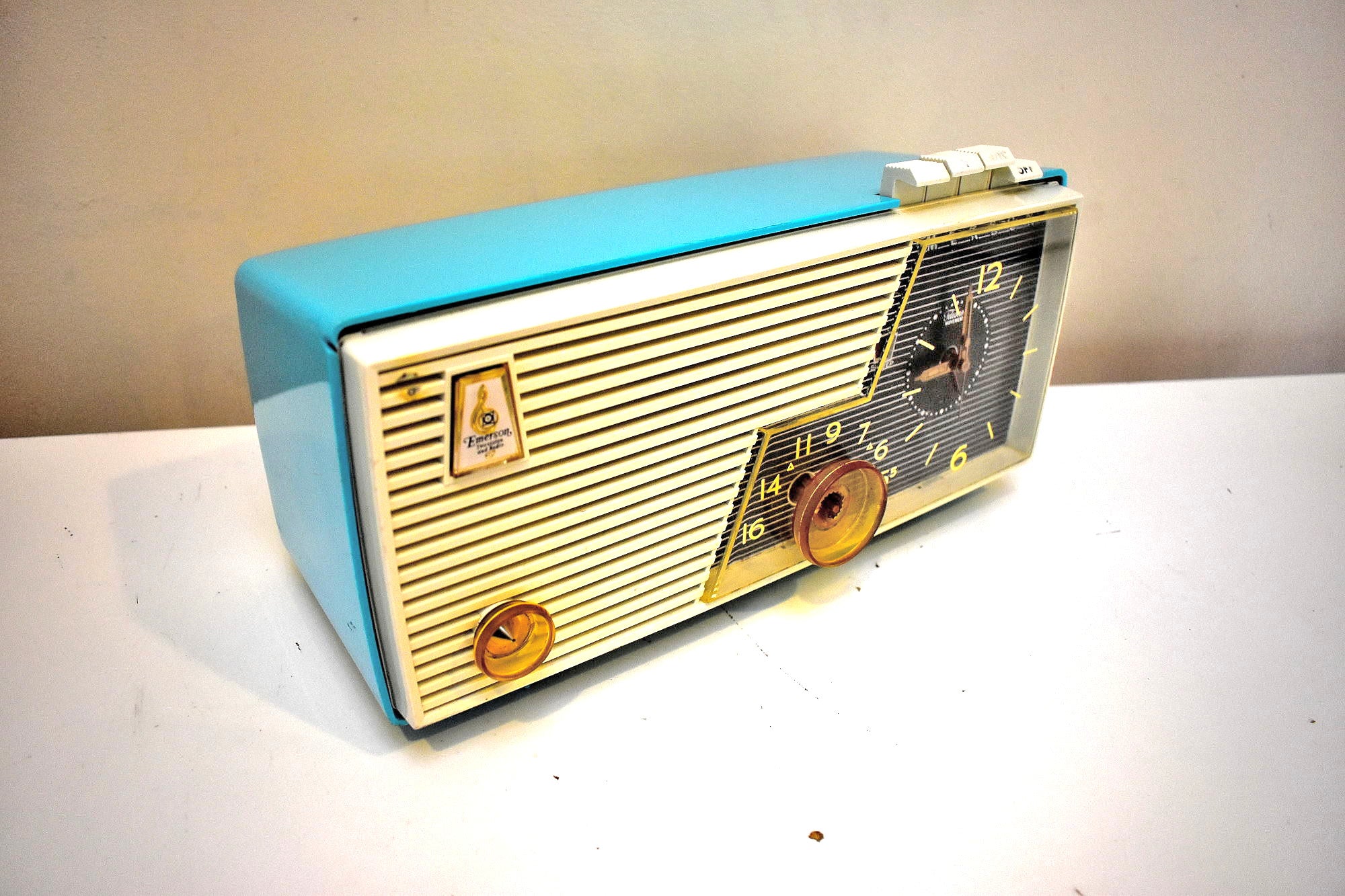 Sky Blue Turquoise and White  Emerson Model  Tube AM Radio