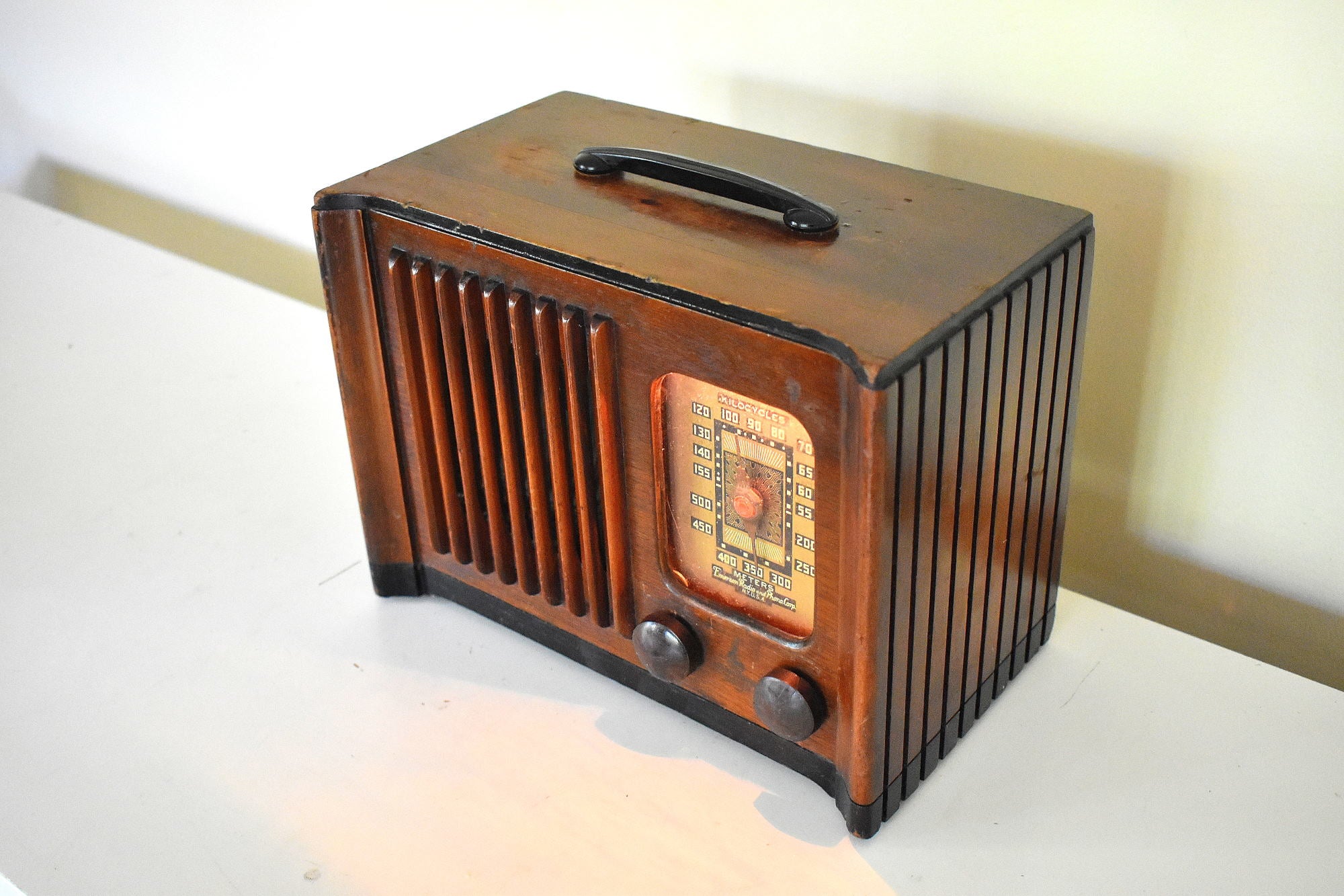 ラジオの黄金時代 1940年 エマーソン モデル 179 木製真空管ラジオ 美しいサウンド まるで古い靴磨きの箱のよう！