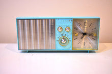Charger l&#39;image dans la galerie, Laguna Turquoise 1962 Emerson Model 31L04 Vacuum Tube AM Radio Beauty and Sounds Great!