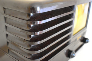 エスプレッソ ブラウン ベークライト 1940 エマーソン モデル 330 AM 真空管ラジオのサウンドは素晴らしいです。非常に良い状態！