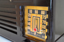 画像をギャラリービューアに読み込む, アンバー ブラウン ベークライト 1940 エマーソン モデル 333 AM 真空管ラジオのサウンドは素晴らしいです。