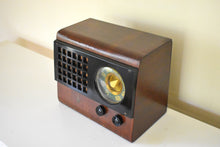 Charger l&#39;image dans la galerie, Post War Original Wood Cabinet 1946 Emerson Model 510 AM Vacuum Tube Radio Sounds Marvelous!