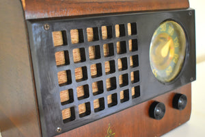 戦後オリジナル木製キャビネット 1946 エマーソン モデル 510 AM 真空管ラジオのサウンドは素晴らしいです。
