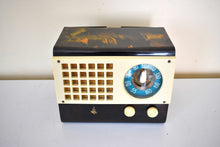 Load image into Gallery viewer, Onyx Green and Gold Catalin 1946 Emerson Model 520 Vacuum Tube AM Radio Sounds Great! Excellent Condition!
