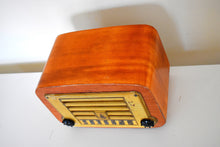 Load image into Gallery viewer, Curved Wood 1946 Emerson Model 578A AM Vacuum Tube Radio Beautiful Little Woody!
