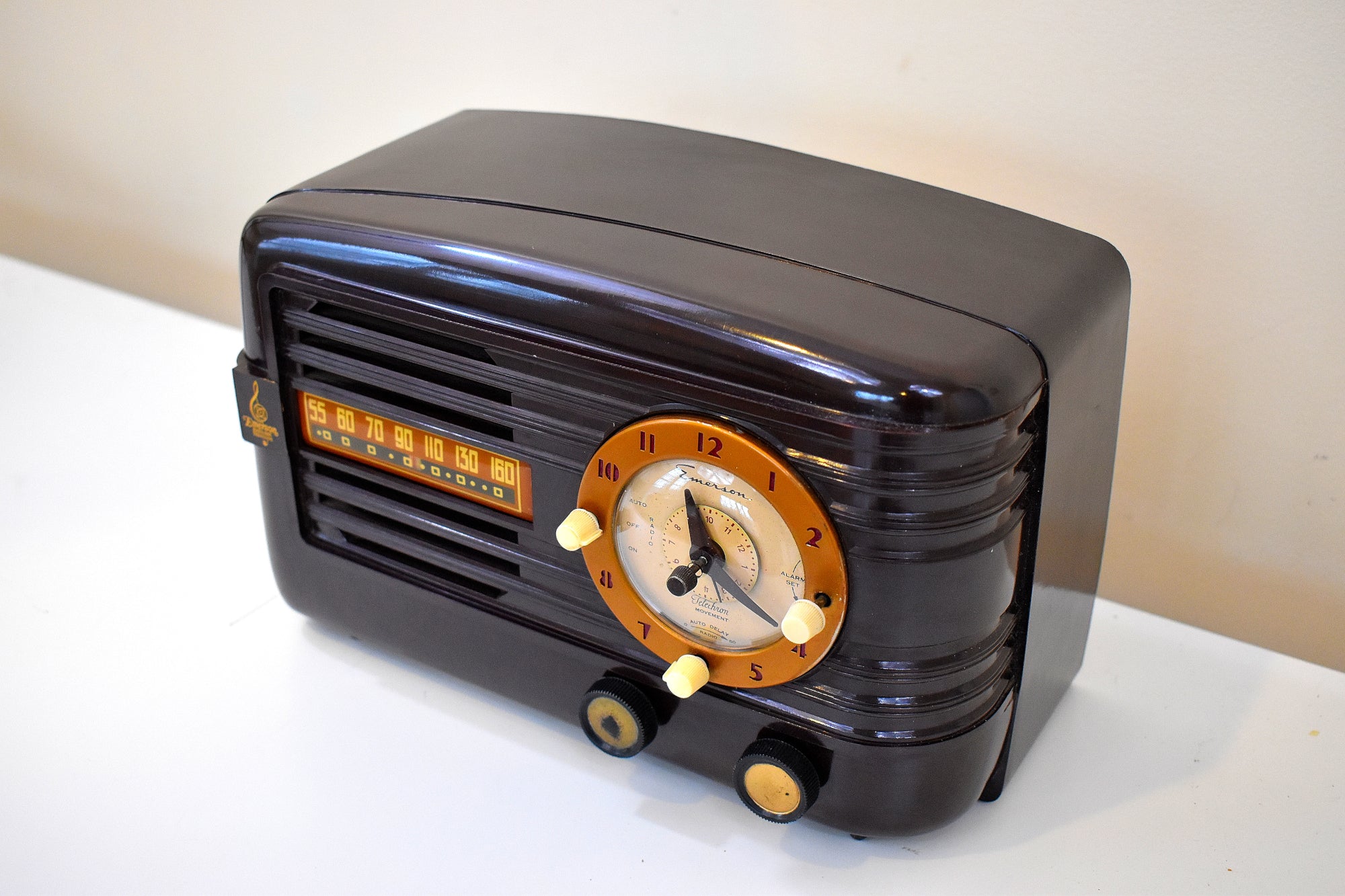 アンバーブラウン ベークライト 1951 エマーソンモデル 671 AM 真空管クロックラジオの音が素晴らしいレア時計モデル！