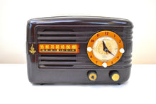 Charger l&#39;image dans la galerie, Umber Brown Bakelite 1951 Emerson Model 671 AM Vacuum Tube Clock Radio Sounds Marvelous Rare Clock Model!