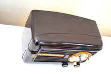画像をギャラリービューアに読み込む, アンバーブラウン ベークライト 1951 エマーソンモデル 671 AM 真空管クロックラジオの音が素晴らしいレア時計モデル！
