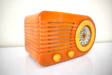 Charger l&#39;image dans la galerie, Yellow and Butterscotch Catalin 1946 FADA Model 1000 Vacuum Tube AM Radio Sounds Terrific! Excellent Condition!
