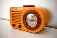 Charger l&#39;image dans la galerie, Butterscotch Gold and Green Catalin 1946 FADA Model 1000 Vacuum Tube AM Radio Works Great! Excellent Condition!
