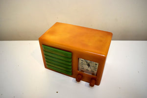 黄色と緑の Catalin 1936-37 FADA モデル 5F60 'Baby FADA' 真空管 AM ラジオ 素晴らしい状態です。希少モデル！