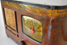 Load image into Gallery viewer, Artisan Handcrafted Original Vintage Wood 1940 Farnsworth Model BT-45 AM Radio Sounds Great Fancy Details!