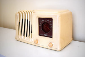 Alabaster Ivory Bakelite Post War 1940 Firestone Air Chief "Diplomat" Model S-7403-2 AM Vacuum Tube Radio Works Great! Excellent Condition!