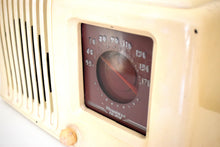画像をギャラリービューアに読み込む, アラバスター アイボリー ベークライト 戦後 1940 年 ファイアストン航空主任「ディプロマット」モデル S-7403-2 AM 真空管ラジオは素晴らしい作品です。非常に良い状態！