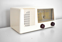 Charger l&#39;image dans la galerie, Bluetooth Ready To Go - Creme Ivory 1949 General Electric Model 124 Vacuum Tube Radio Sounds and Looks Great!